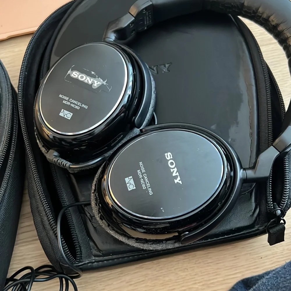 Sony noise canceling headphone model MDR NC60